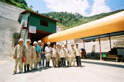 Công nhân tại mỏ vàng Bồng Miêu. Ảnh: Olympus Pacific