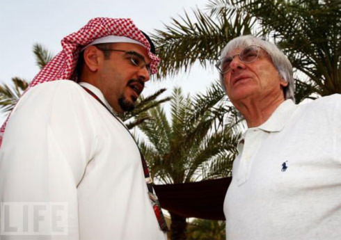 Thái thử Salman Bin Hamad Al Khalifa và Ecclestone ở GP Bahrain năm ngoái. Ảnh: Life.