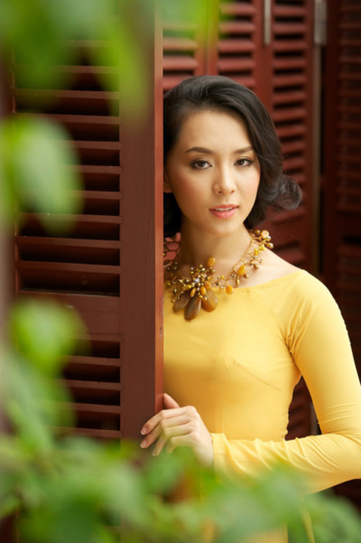 Hơn 3 năm sau cuộc thi Hoa hậu Hoàn vũ Việt Nam, Thiên Lý ngày càng đẹp đằm thắm và chững chạc hơn trong phong cách.