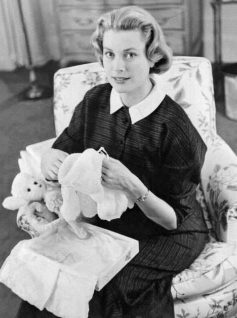 Ngôi sao điện ảnh Mỹ Grace Kelly, kết hôn với hoàng tử Monaco Rainier III năm 1956, được bầu chọn là phụ nữ đẹp nhất trong giới hoàng tộc.
