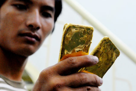 Nhiều khả năng người dân vẫn có quyền mua vàng, nhưng với một số điều kiện nhất định. ảnh: Hoàng Hà