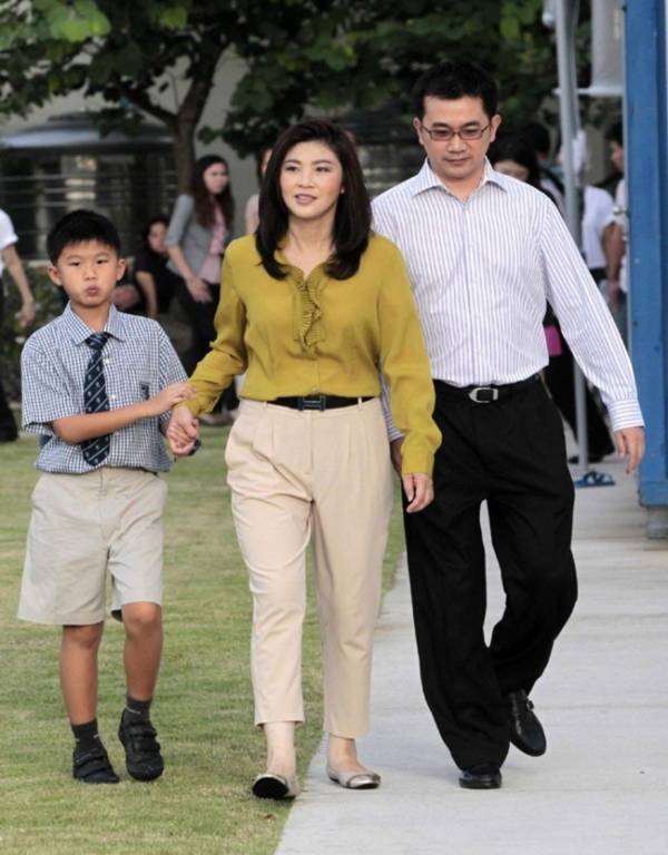 Vẻ đẹp hút hồn của nữ Thủ tướng Thái Lan 2