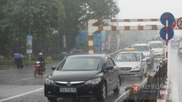 Nhiều tuyến phố Hà Nội ngập do ảnh hưởng bão số 2 9
