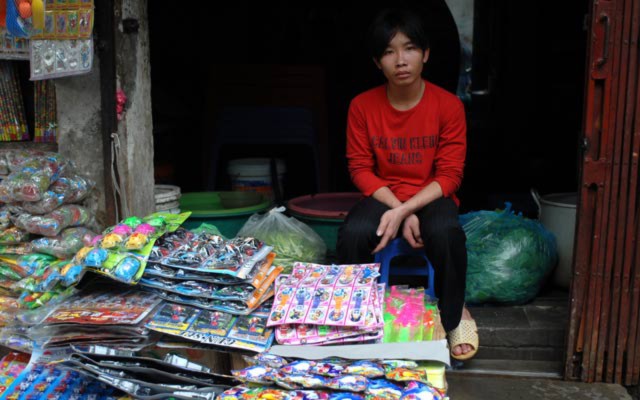 Hàng hóa Trung Quốc có mặt rất nhiều ở các vùng nông thôn Việt Nam.
