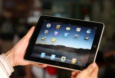Dùng iPad ve vãn khách hàng