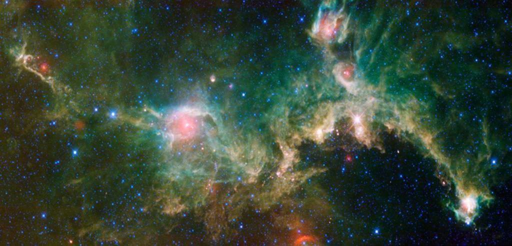 Hình ảnh tinh vân Mòng biển (Seagull Nebula) do NASA chụp đã thể             hiện đúng cái tên của nó. Những đám mây bụi gợi lên hình ảnh bay lượn             của một chú mòng biển đang cất cánh. Bức ảnh được công bố hôm 20/5.