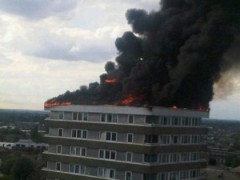 Video: Tòa nhà 15 tầng bốc cháy ngùn ngụt giữa London
