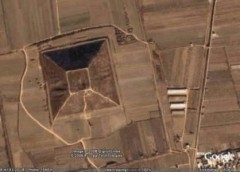 Các kim tự tháp khổng lồ bí ẩn tại Trung Quốc