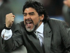 Diego Maradona dẫn dắt tuyển Bồ Đào Nha