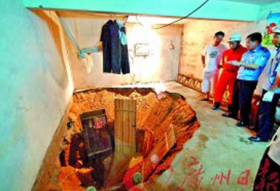 “Hố địa ngục” nuốt chửng đôi vợ chồng