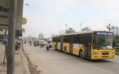 Đi xe buýt "khổng lồ" trên đường phố Hà Nội