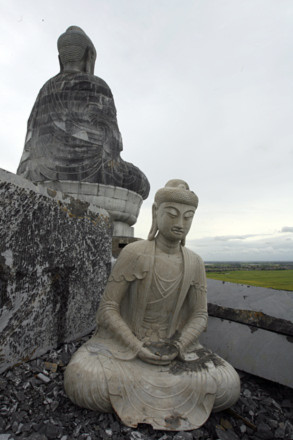 Ngam pho tuong da lon nhat Dong Nam A