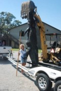 Nữ thợ săn bắt được cá sấu khổng lồ