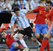 Tây Ban Nha chơi bóng như đội nghiệp dư