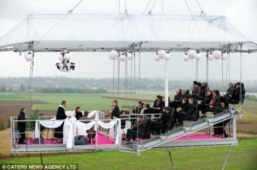 Tổ chức lễ cưới trên không