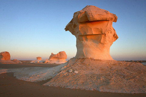 Sa mạc Trắng tại Ai Cập. Ảnh: Flickr.
