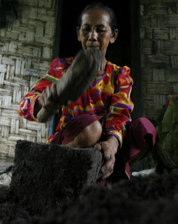 Món bánh làm hoàn toàn bằng đất, Phi thường - kỳ quặc, bánh,làm,đất,Indonesia,truyền thống,phong tục,lạ,nổi tiếng