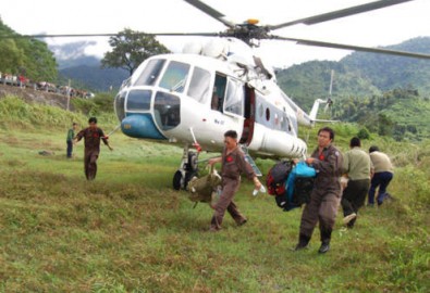 27 người chết vì mưa lũ, trực thăng tham gia cứu trợ