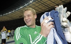 BẢN TIN 10/10: Sir Alex vẫn theo đuổi Manuel Neuer