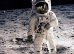 Công chiếu đoạn phim về Armstrong trên mặt trăng