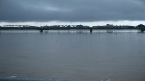 Mực nước trên sông An Cựu, sông Hương lên nhanh, các phương tiện giao thông đường thuỷ bị cấm lưu hành.