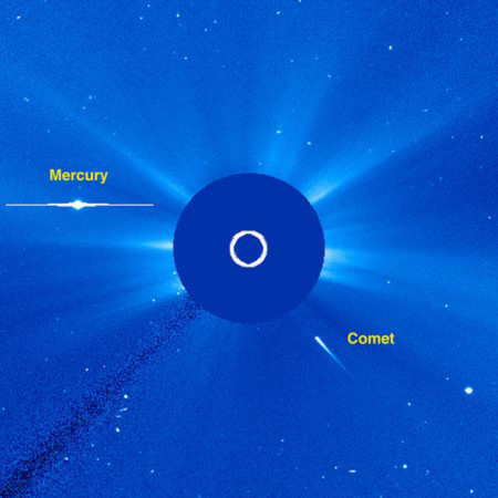 Một sao chổi lao vào mặt trời. Ảnh: NASA.
