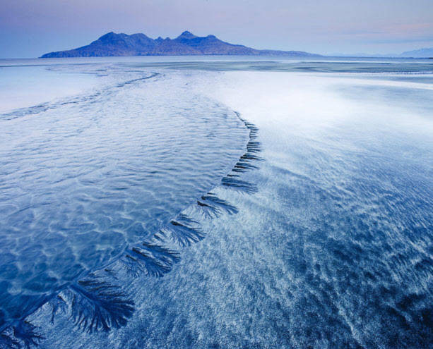 Bức ảnh bãi biển ở Isle of Eigg (Scotland) - Ảnh:  của tác giả Dudley Williams giành giải nhất ở thể loại phong cảnh cổ điển.