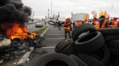Pháp: Biểu tình lan rộng, nhiên liệu thiếu trầm trọng