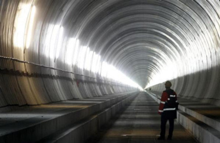 Thăm đường hầm xe lửa dài nhất hành tinh