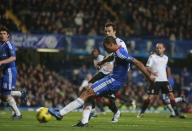 TIN BÓNG ĐÁ 19/11: Ashley Cole sẽ không rời Chelsea