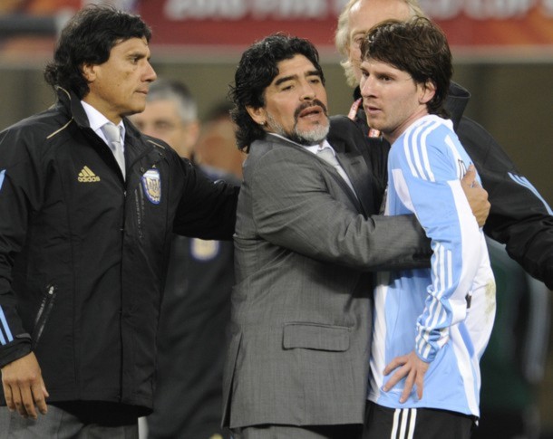 BẢN TIN BÓNG ĐÁ 2/11: “Messi xuất sắc hơn Maradona”