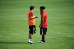 BẢN TIN BÓNG ĐÁ 23/11: Allegri “răn đe” Ronaldinho