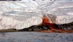 Bật mí về dòng "thác máu" ở Nam Cực