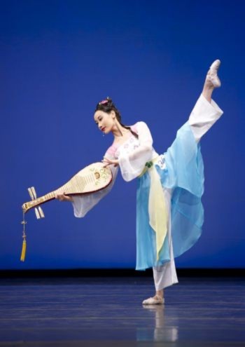 Các thí sinh múa đánh thức tinh hoa văn hóa Trung Hoa cổ đại