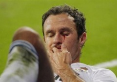 Carvalho đổ máu sau trận derby Madrid