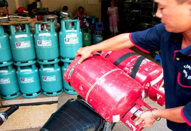 Giá gas tăng 25.000 đồng/bình 12kg