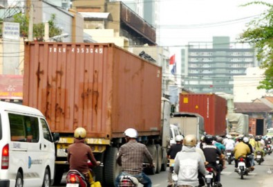 'Hung thần' container tung hoành ở Sài Gòn