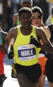 Kỷ lục gia chạy marathon giã biệt đường đua