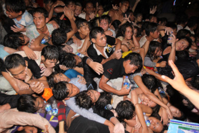 Lễ hội té nước ở Campuchia: 339 người thiệt mạng