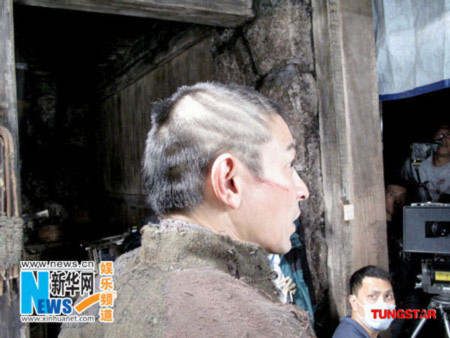 Lưu Đức Hoa bị Thành Long cắt tóc nham nhở