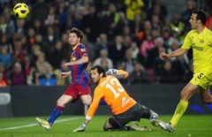 Messi tỏa sáng, Barca chiếm ngôi đầu của Real
