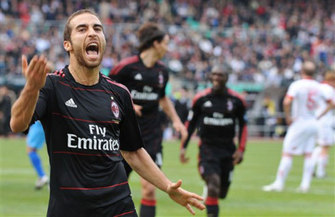 Chiến thắng trên sân Bari là lần thứ Milan giành trọn 3 điểm trên sân khách ở Serie A mùa này. Ảnh: AFP.