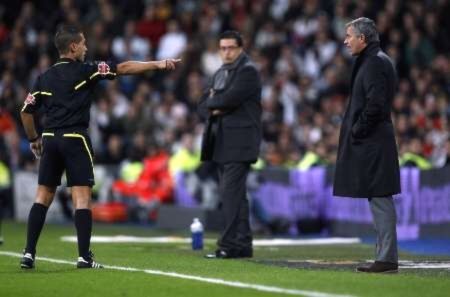 Mourinho giận dữ vì bị trọng tài đuổi khỏi sân