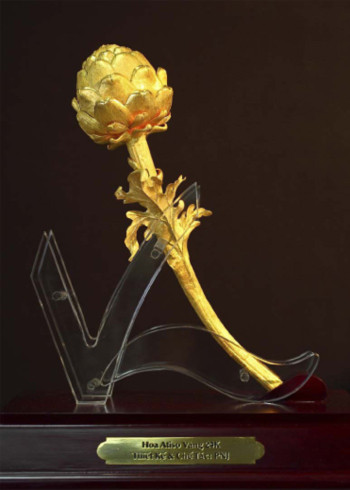 Đóa hoa artiso bằng vàng lớn nhất VN