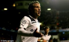 Rafael Van der Vaart: Từ “một trong số” trở thành “số 1”