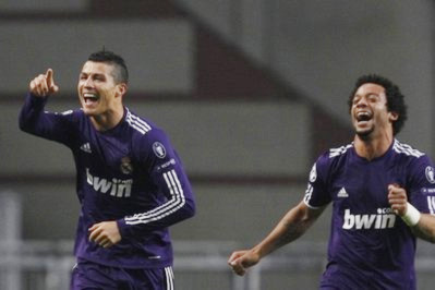 Ronaldo và Marcelo thể hiện niềm vui chiến thắng.