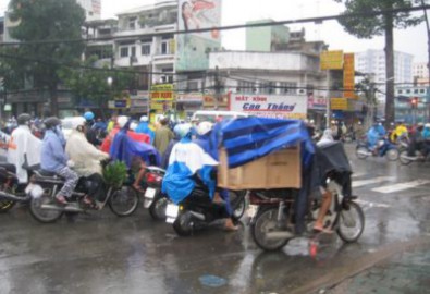 Sài Gòn mưa là lụt, đã nghèo lại nghèo thêm