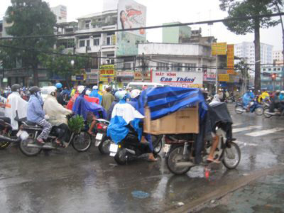 Sài Gòn mưa là lụt, đã nghèo lại nghèo thêm