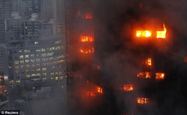 Thượng Hải: Chung cư cao tầng chìm trong biển lửa