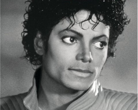 Vua nhạc pop Michael Jackson có thể đã tự tiêm thêm thuốc gây mê để dễ ngủ hơn nhưng không ngờ lại tiêm quá liều dẫn đến tử vong.